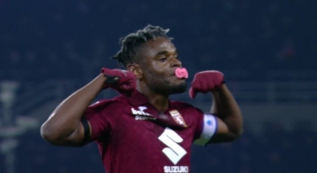 Zapata ghi bàn cho Torino.