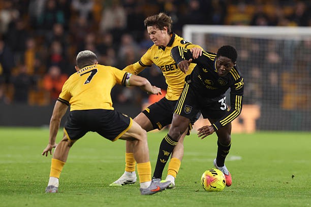 Wolverhampton Wanderers thi đấu nỗ lực nhưng hoàn toàn sụp đổ trong hiệp 2 trước Manchester United.