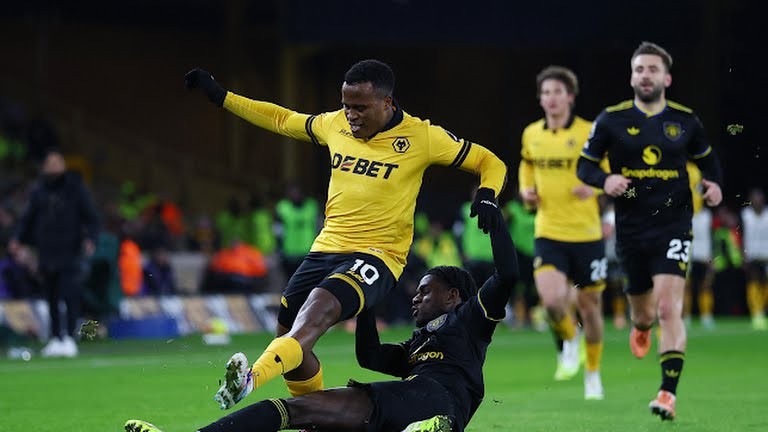  Ayden đã có trận đấu lăn xả.