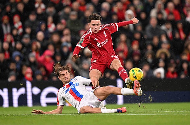 Kieran Morrison bất ngờ được trao cơ hội. 