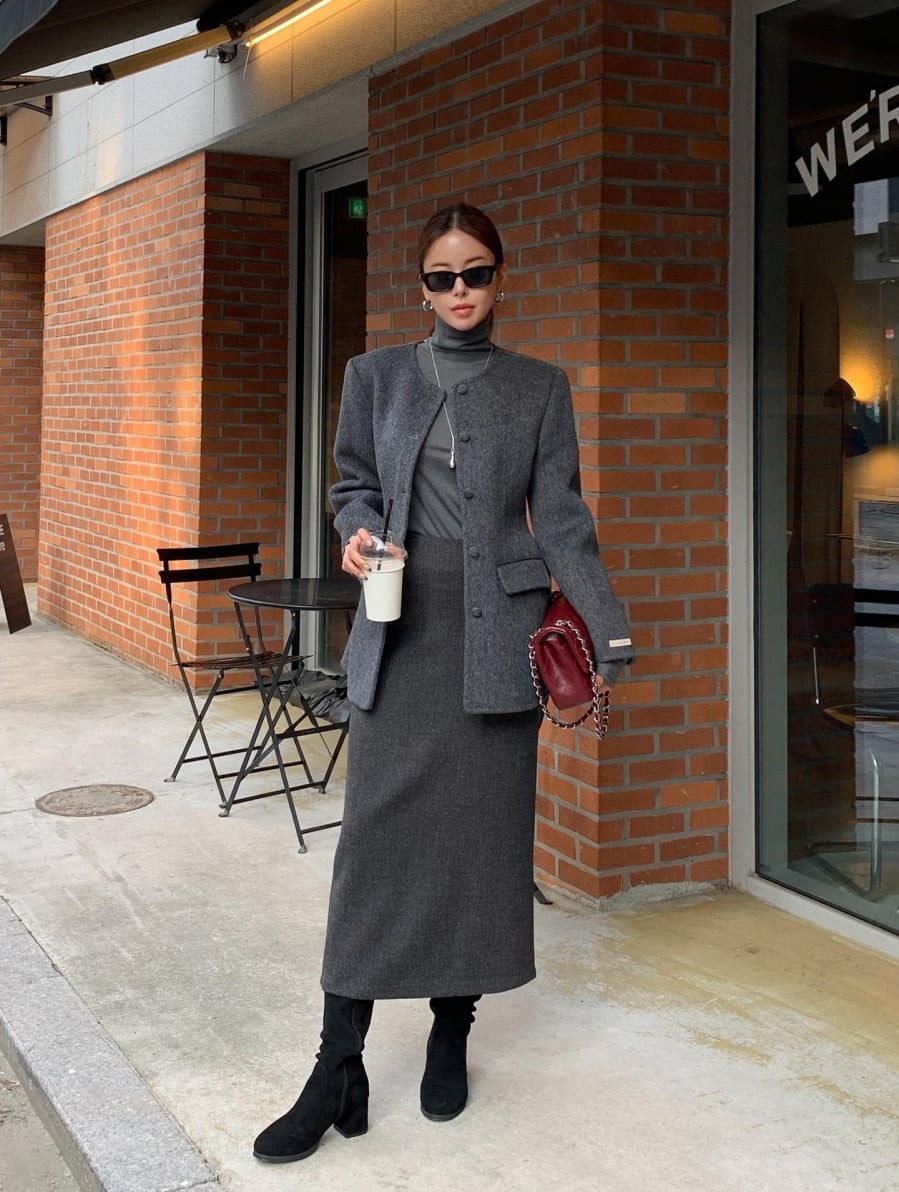 Áo cổ lọ luôn nằm trong nhóm trang phục đặc trưng của mùa đông, vừa giữ ấm hiệu quả vừa tạo cảm giác gọn gàng.