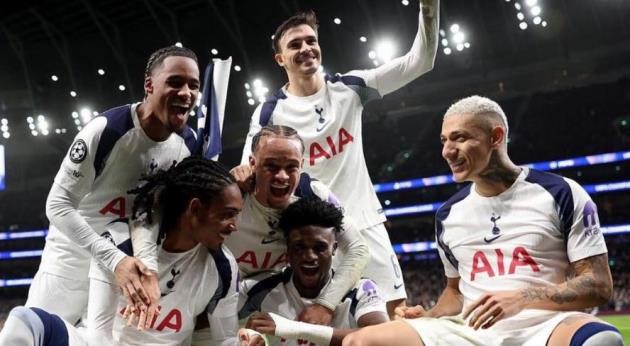 Tottenham vượt trội trước Slavia Prague.