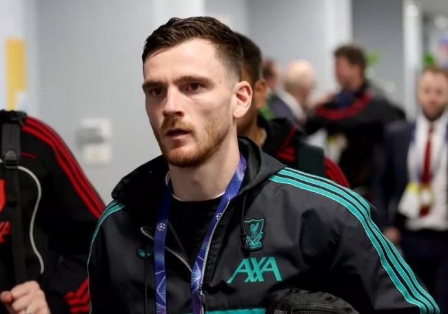 Robertson có tình cảm thân tình với Salah.