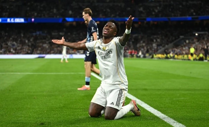 Vini bất mãn với Alonso.