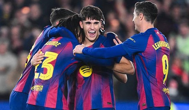 Barcelona ngược dòng đánh bại Eintracht Frankfurt trên sân nhà.