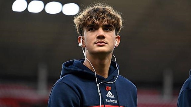 Max Dowman ngồi ngoài chừng 2 tháng vì chấn thương.