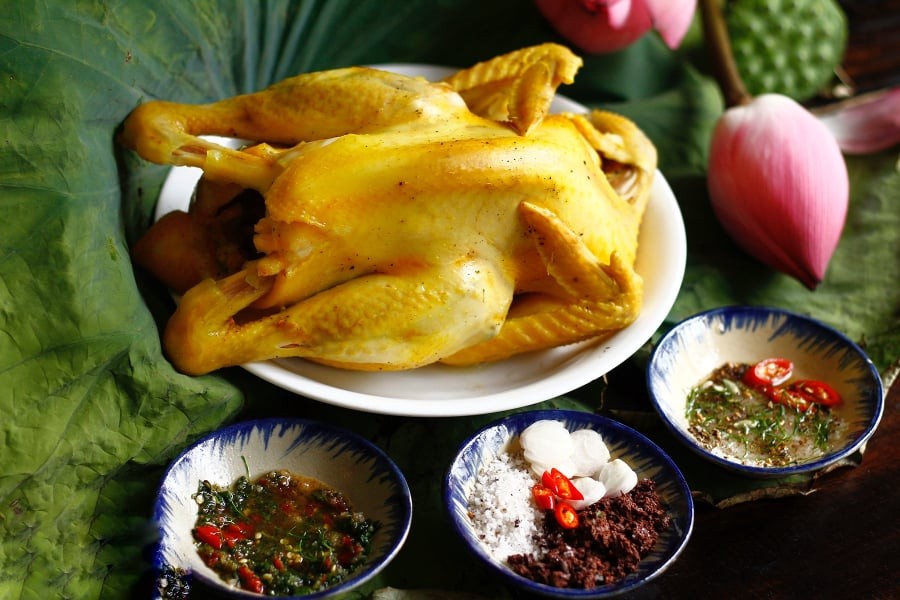 Dưới đây là phương pháp luộc gà chuẩn nhất, đảm bảo ai làm cũng đẹp mắt – ngon miệng.