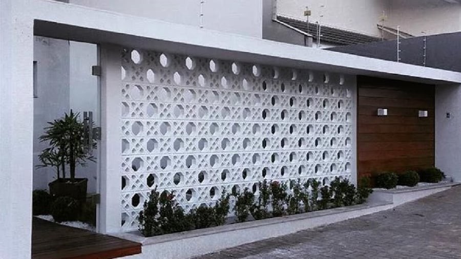 Tường rào xây quá cao cũng được coi là một lỗi phong thủy.