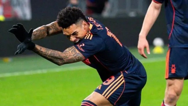 Phong cách ăn mừng của Igor Jesus.