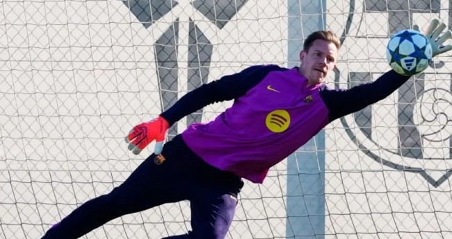 Ter Stegen đối mặt tương lai bất định.