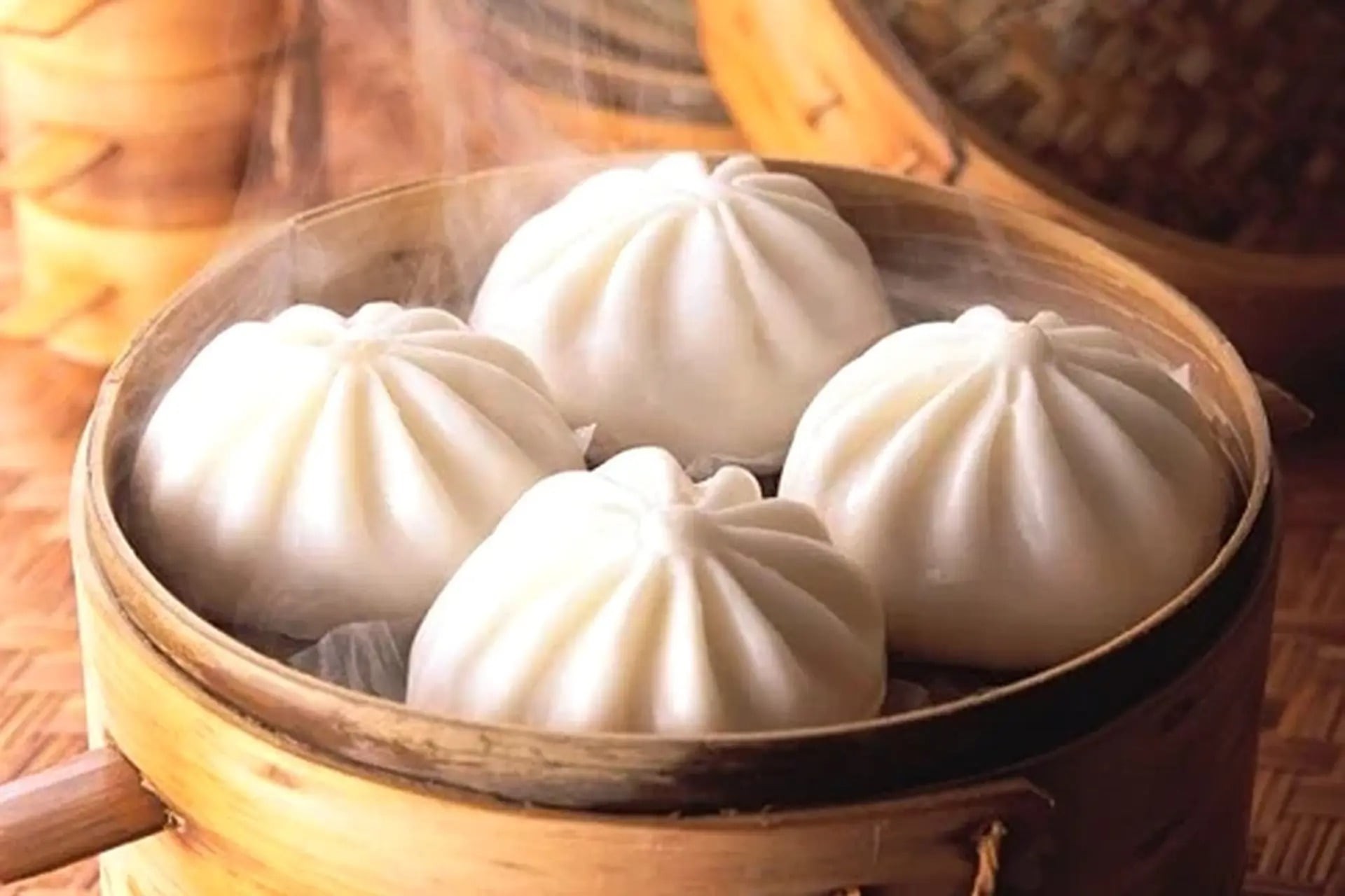 Nhiều người lựa chọn màn thầu hoặc bánh bao cho bữa sáng vì nhanh gọn và tiện lợi. Ảnh minh họa