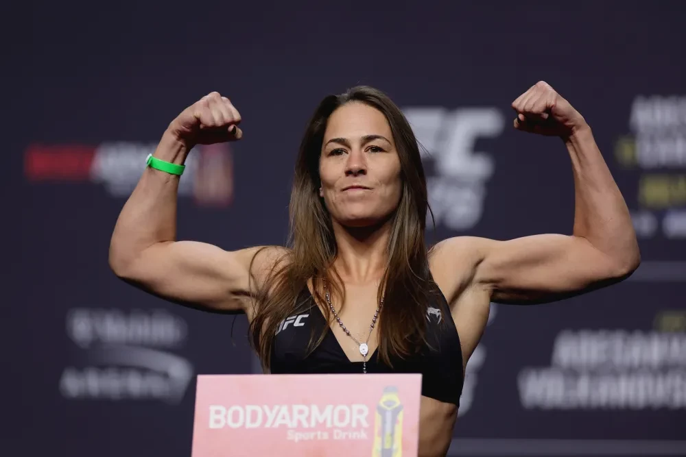 Jessica Eye tại buổi cân thử sự kiện UFC 276