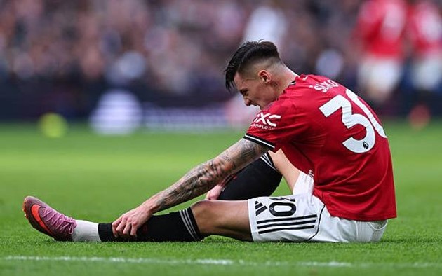 Benjamin Sesko vẫn chưa thể trở lại vì ngộ độc thực phẩm.