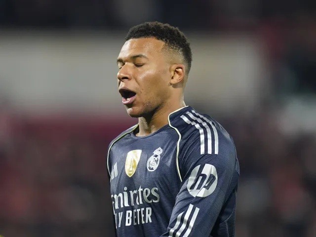Mbappe khả năng tiếp tục ngồi ngoài.