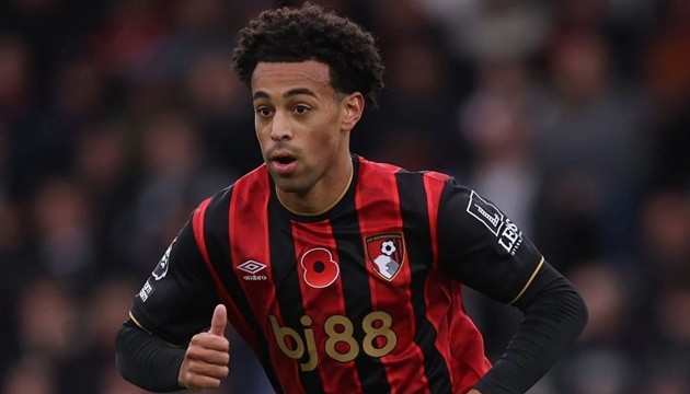 Adams đang là tiền vệ phòng ngự nổi bật tại Ngoại hạng Anh