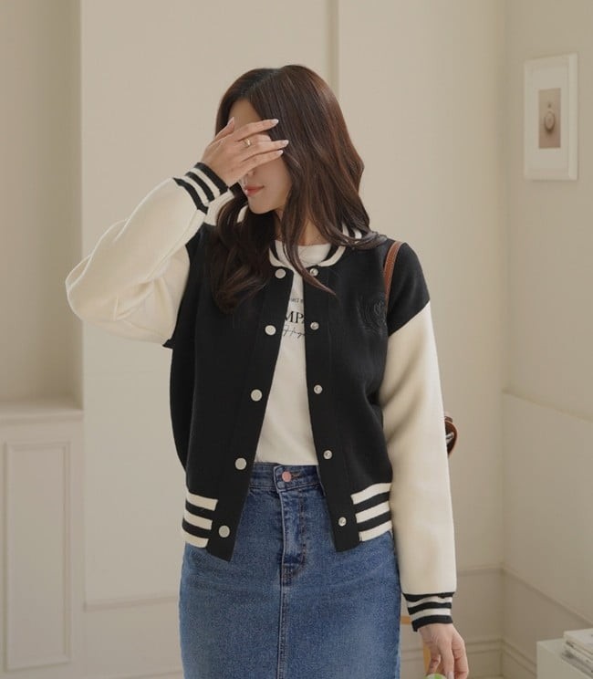  Áo bóng chày giúp người mặc trông trẻ trung hơn rõ rệt, đồng thời phù hợp cho nhiều tình huống từ dạo phố, đi học đến những buổi gặp gỡ bạn bè. 