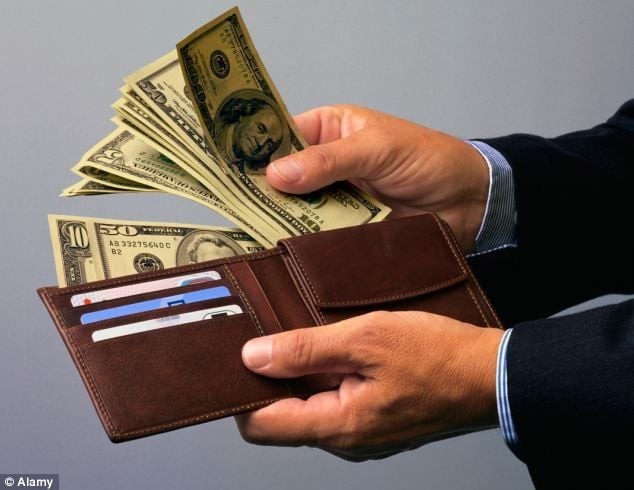 Sắp xếp lại ví cho gọn gàng để thu hút tài lộc