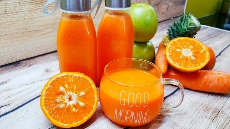 Cà rốt giàu beta-carotene giúp bảo vệ da trước tác động của tia UV, còn cam bổ sung nguồn vitamin C thiết yếu cho quá trình tạo collagen.