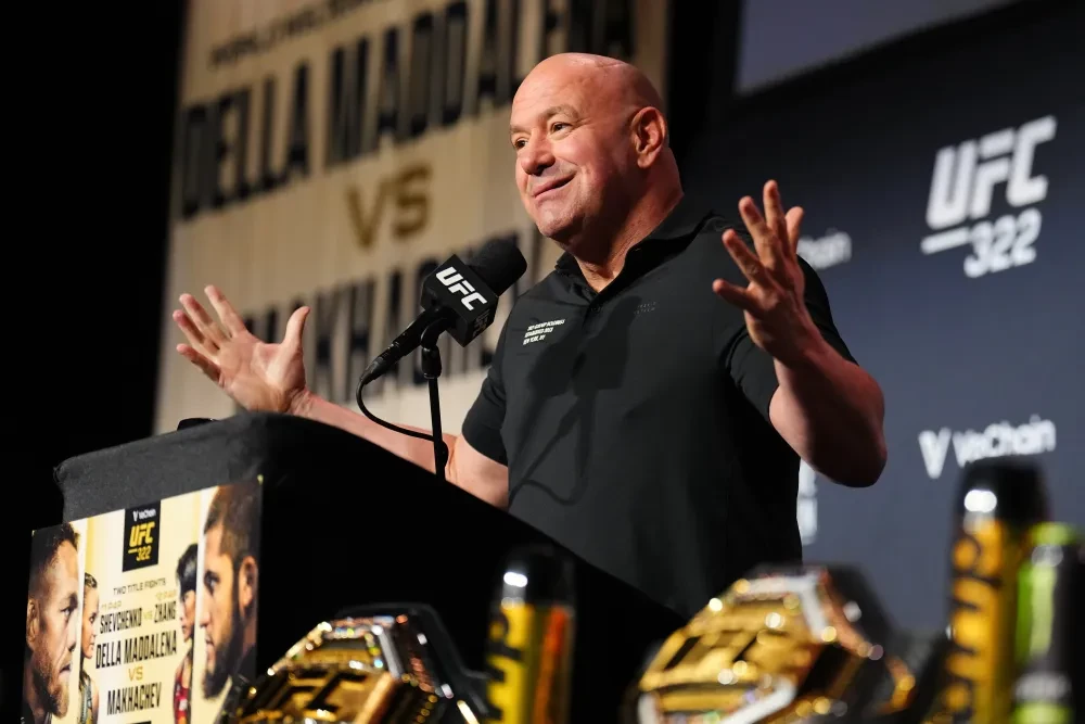 Chủ tịch UFC Dana White trong một buổi họp báo.