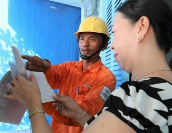 Trường hợp một công tơ điện được sử dụng chung cho nhiều hộ, số hộ thường trú hoặc tạm trú sẽ được xác định căn cứ vào thông tin cư trú của các hộ gia đình tại địa điểm sử dụng điện.