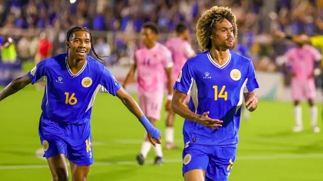 Tahith Chong tỏa sáng trong màu áo Curacao.