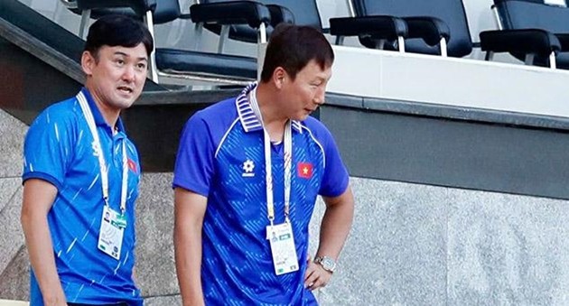 U22 Việt Nam mất trợ lý Lee Jung-soo vì nhận đủ 2 thẻ vàng.