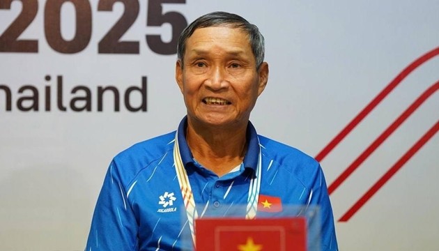 Ông Mai Đức Chung tự tin đánh bại nữ Indonesia.