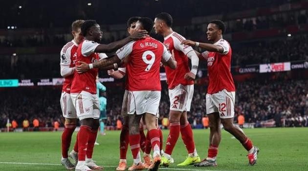 Saka nổi bật trong chiến thắng của Arsenal.