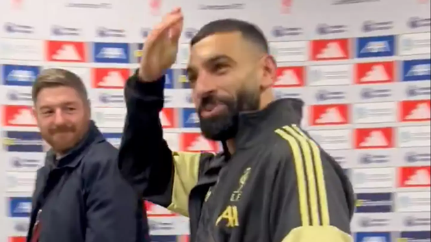 Salah vẫn được CĐV Liverpool yêu mến bất chấp vụ lùm xùm gần đây.