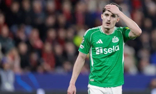 Tino Livramento chưa muốn gia hạn với Newcastle