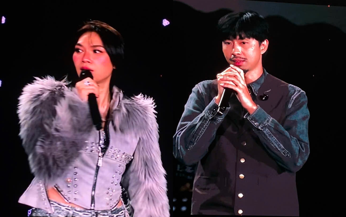 Đen Vâu bật khóc xin lỗi trong  live concert của Mỹ Tâm 