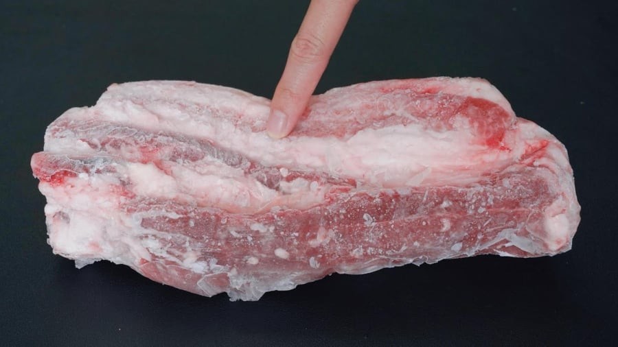 Khi rã đông thịt, bạn có thể chọn các cách rã đông không cần nước để đảm bảo thịt giữ được mùi vị thơm ngon, không bị mất chất dinh dưỡng.