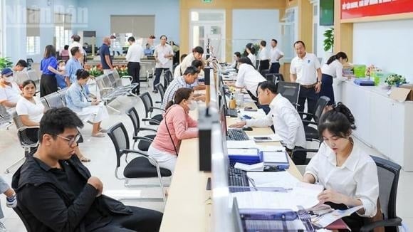 Nghị quyết nêu rõ, sau khi ngân sách thành phố bảo đảm nguồn cải cách tiền lương và các chính sách an sinh xã hội theo quy định, HĐND sẽ bố trí kinh phí chi thu nhập tăng thêm dựa trên hiệu quả công việc cho CBCCVC.