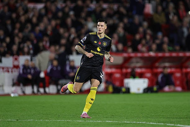 Benjamin Sesko nỗ lực sớm trở lại sân cỏ.