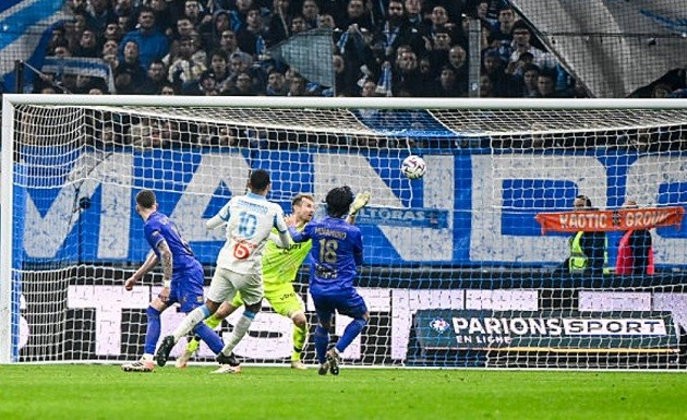 Cú dứt điểm quyết đoán của Greenwood mang về 3 điểm cho Marseille.