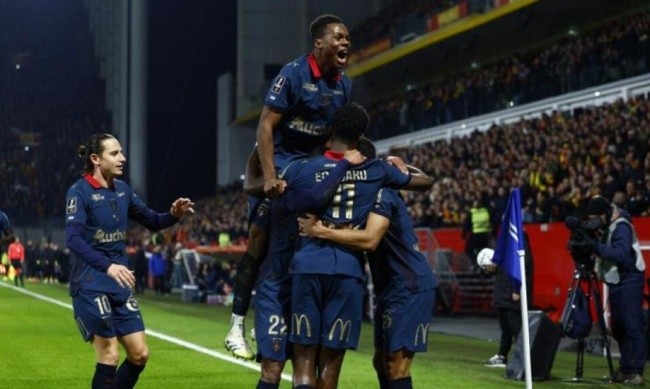 Lens thắng Nice 2-0.