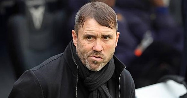 Eduardo Coudet bức xúc với trọng tài ở trận thua Real Madrid.