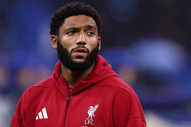 Liverpool cần mua thêm trung vệ sau chấn thương của Gomez.