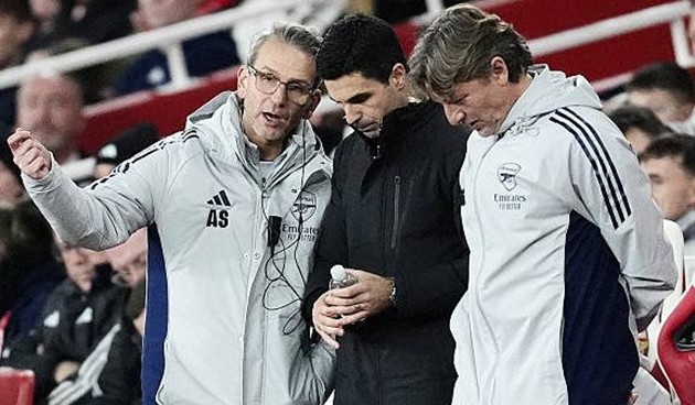 Mikel Arteta bất lực với sự thụ động của các học trò.