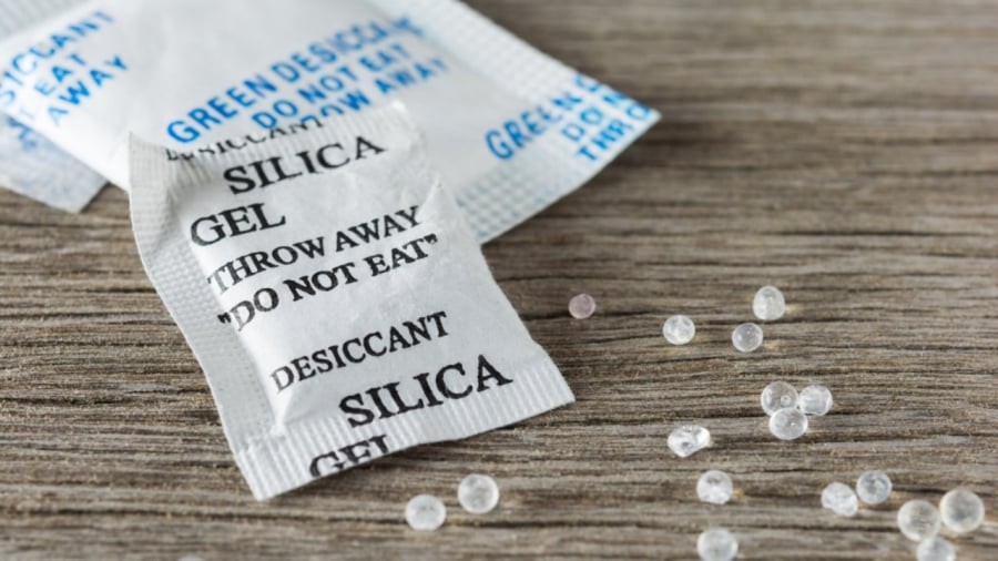 Túi hút ẩm có thể giúp giữ cho các thiết bị điện tử khô ráo. Bạn có thể dùng vật này để cứu cánh trong trường hợp đồ điện tử chẳng may bị dính nước.