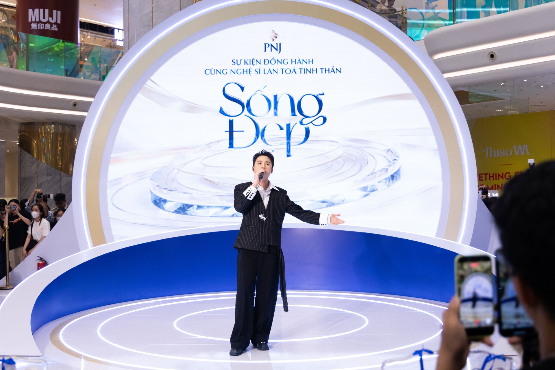 Nghệ sĩ Phan Mạnh Quỳnh1