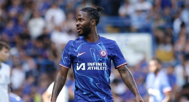 Sterling vẫn đang được săn đón.