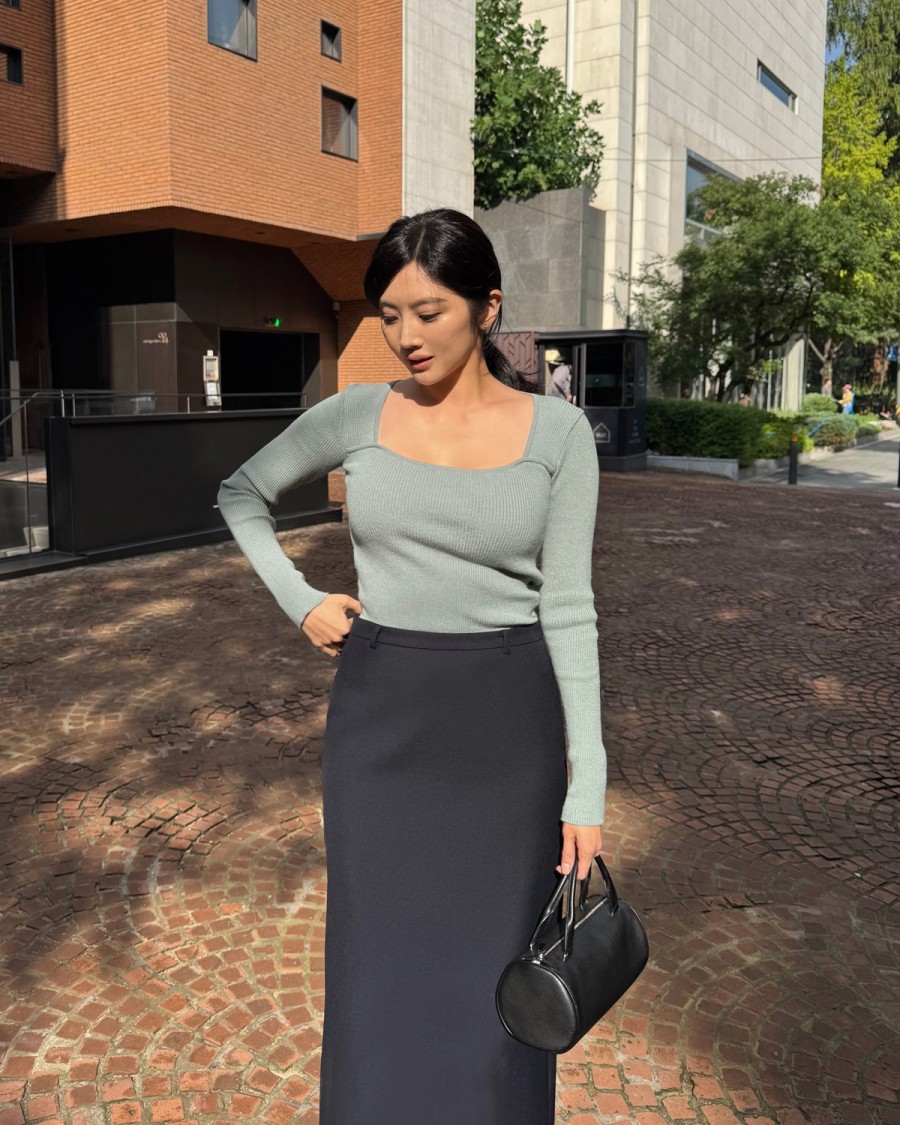 Công thức này được lòng những cô nàng yêu phong cách tối giản nhờ vẻ mềm mại nhưng không kém phần sang trọng.