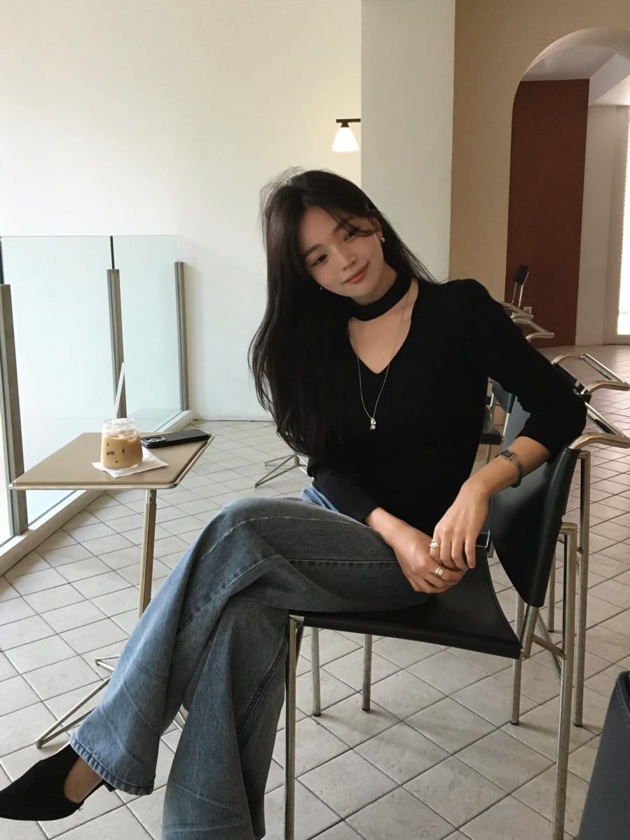 Đây là bộ đôi “kinh điển” không bao giờ lỗi mốt và phù hợp với mọi phong cách, từ năng động đến tinh tế. 