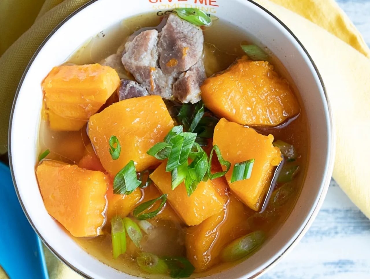 Canh bí đỏ hầm xương