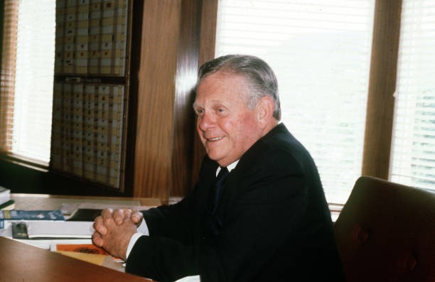 Alan Hardaker được xem là người sáng lập EFL Cup.