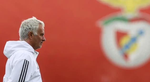 Mourinho cảnh báo các học trò trước lần đụng độ Farence.