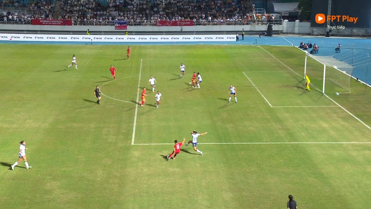 Tình huống sai lầm của trọng tài khiến Việt Nam mất bàn thắng oan uổng.