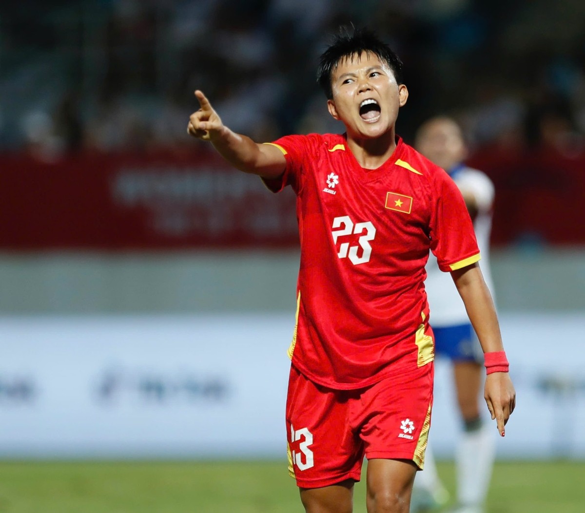 Nguyễn Thị Bích Thùy phản ứng với quyết định của trọng tài. Ảnh: VFF.