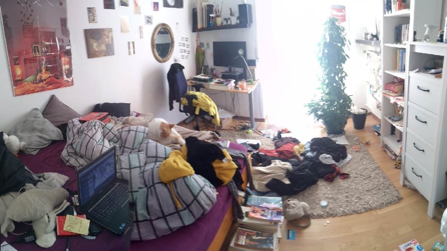 Nhà cửa bừa bộn, đồ cũ chất đống làm ảnh hưởng nghiêm trọng đến phong thủy của gia đình.